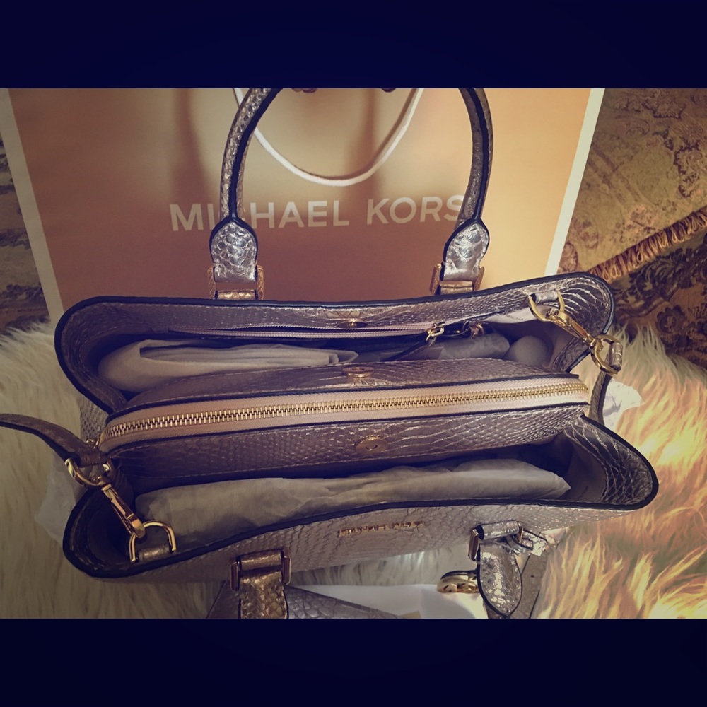 Michael Kor's Savanna Embossed Satchel & wallet - Picture 3 of 8